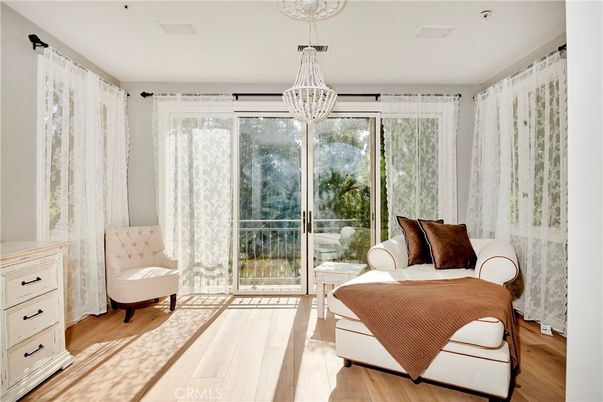 Chandelier, Interior, Sun Room, Wood Texture Flooring