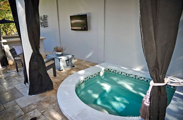 Exterior, Hot Tub, Pool