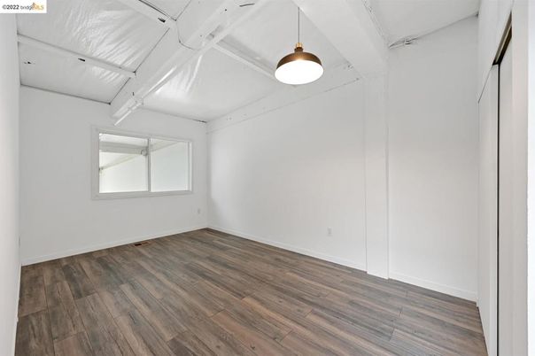 Empty room, Interior, Pendant Lights, Wood Texture Flooring
