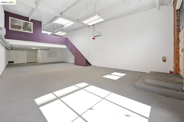 Empty room, Interior, Pendant Lights