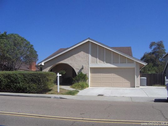 Attached, Exterior, Facade, Modern