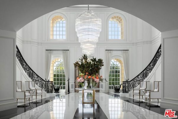 Chandelier, Interior
