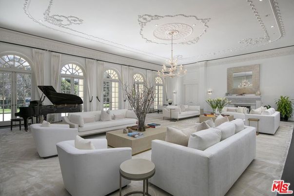 Interior, Living room, Pendant Lights, Piano, Recessed Lighting