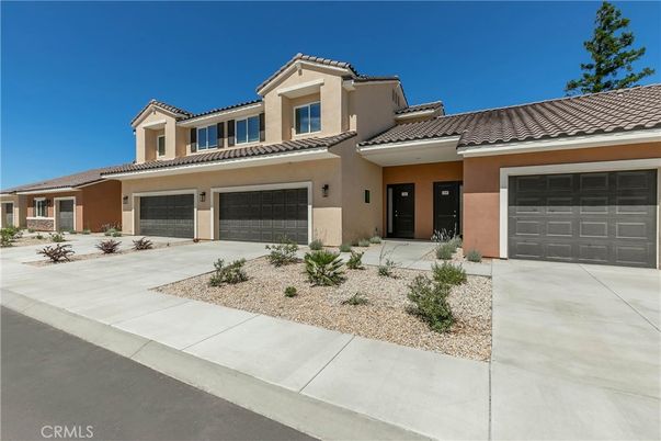 Attached, Exterior, Facade, Mediterranean