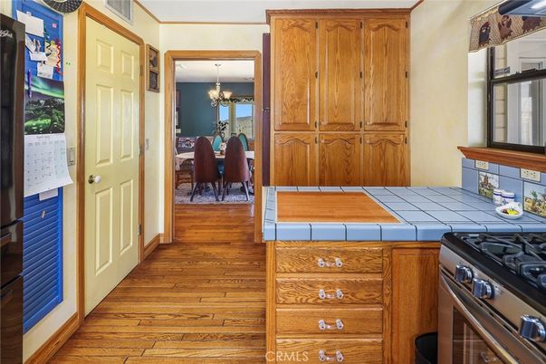 Chandelier, Dining room, Interior, Kitchen, Tile Countertops, Wood Texture Flooring