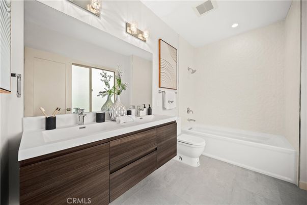 Bathroom, Dual Sink Vanities, Interior, Recessed Lighting
