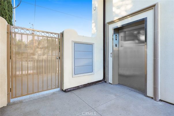 Elevator, Exterior