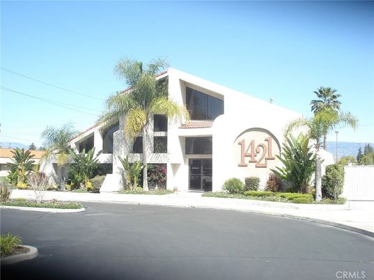 Exterior, Facade, Modern