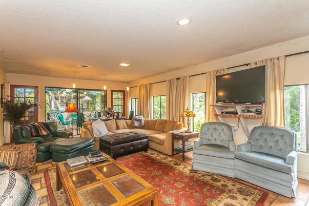 Dining room, Interior, Living room, Pendant Lights, Recessed Lighting