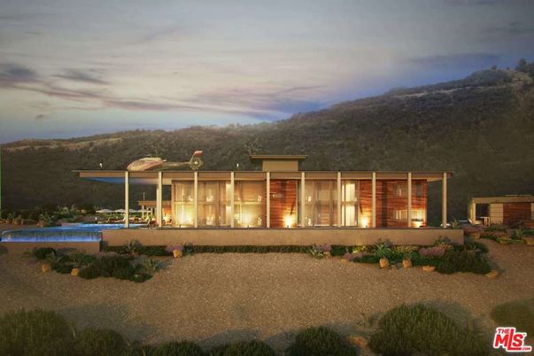 Backyard, Exterior, Facade, Modern