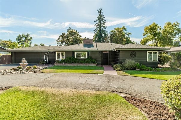 Backyard, Exterior, Facade, Ranch