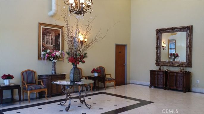 Chandelier, Interior