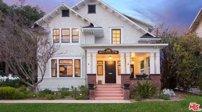 Exterior, Facade, Queen Anne Victorian