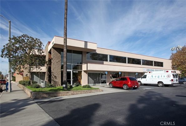 Exterior, Facade, Modern