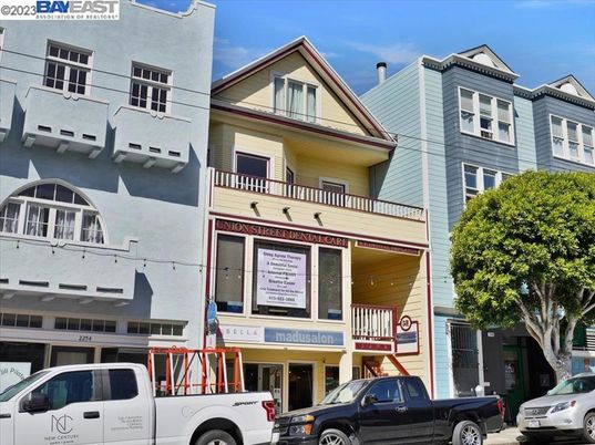 Exterior, Facade, Rowhouse