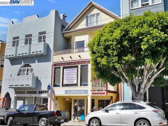 Exterior, Facade, Rowhouse