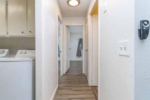 Interior, Utility Closets, Washer, Wood Texture Flooring