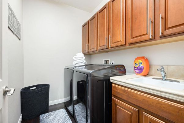 Interior, Washer, Wood Texture Flooring