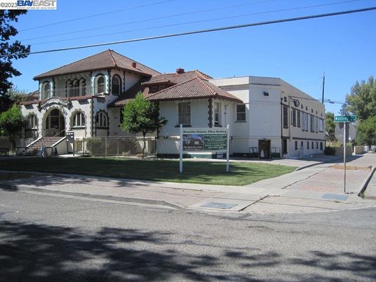 Exterior, Facade, Mediterranean