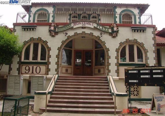 Exterior, Facade, Mediterranean