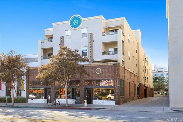 Exterior, Facade, Condo Building
