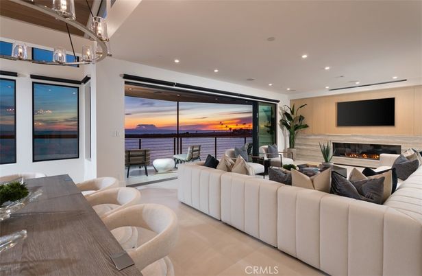 Fireplace, Interior, Living room, Pendant Lights, Recessed Lighting, Water