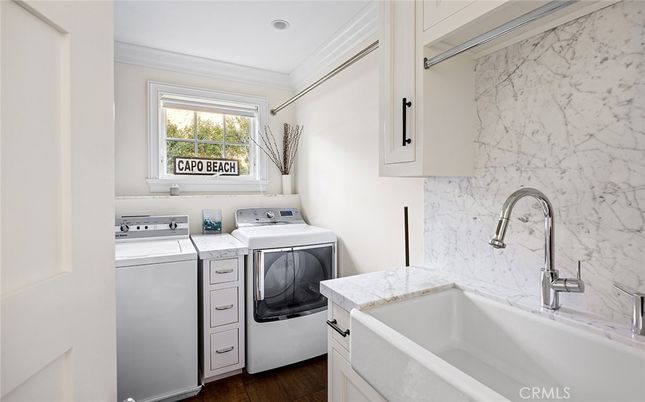 Interior, Marble Walls, Recessed Lighting, Washer, Wood Texture Flooring