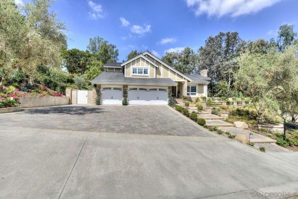 Attached, Exterior, Facade, American Craftsman