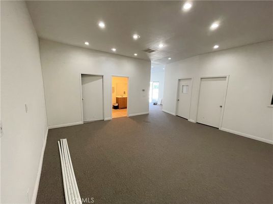 Empty room, Interior, Recessed Lighting