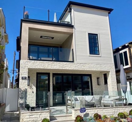 Exterior, Facade, Modern