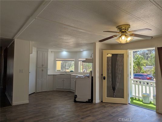 Interior, Washer, Wood Texture Flooring