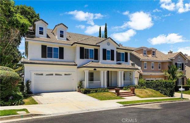 Attached, Exterior, Facade, Mediterranean