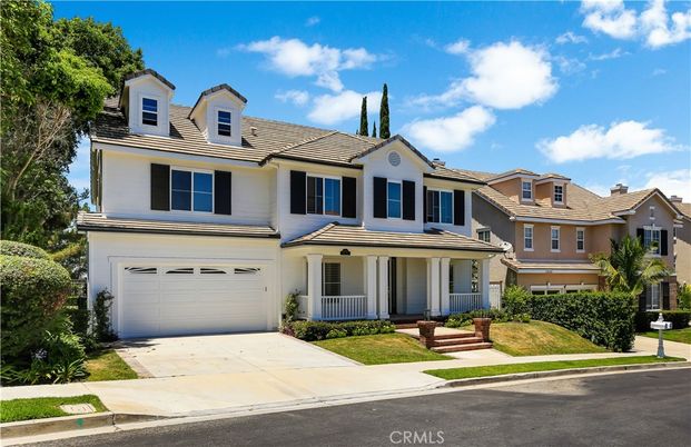 Attached, Exterior, Facade, Mediterranean
