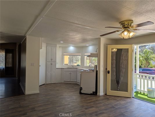 Interior, Recessed Lighting, Washer, Wood Texture Flooring