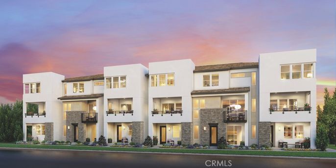 Exterior, Facade, Modern