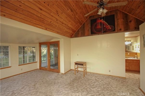 Empty room, Interior, Wooden Ceilings