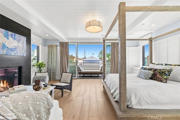 Bedroom, Fireplace, Interior, Recessed Lighting, Wood Texture Flooring