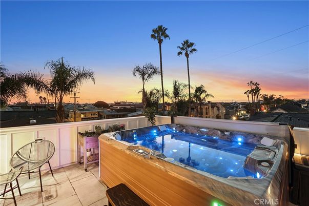 Exterior, Hot Tub