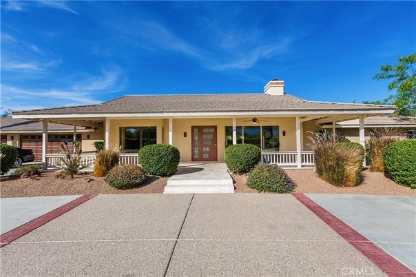Exterior, Facade, Ranch