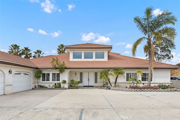 Attached, Exterior, Facade, Mediterranean