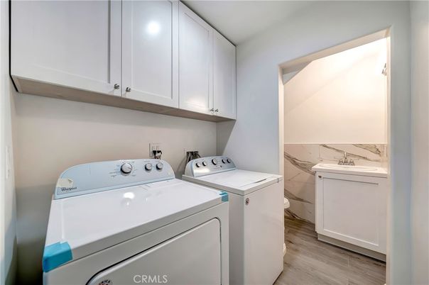 Interior, Washer, Wood Texture Flooring