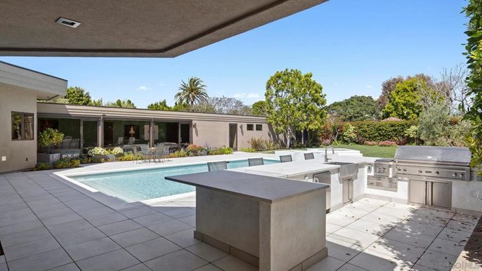 Exterior, Pool