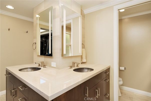 Bathroom, Dual Sink Vanities, Interior, Recessed Lighting