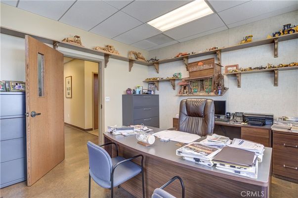 Home Office, Interior