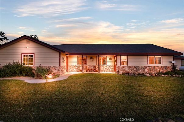 Backyard, Exterior, Facade, Ranch