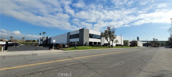 Exterior, Facade, Modern