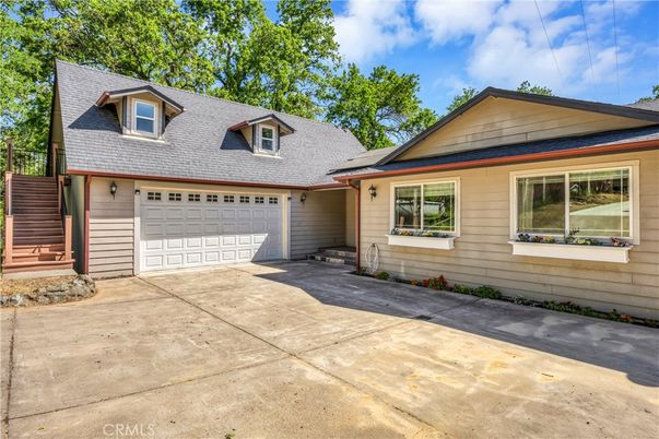 Attached, Exterior, Facade, Cape Cod
