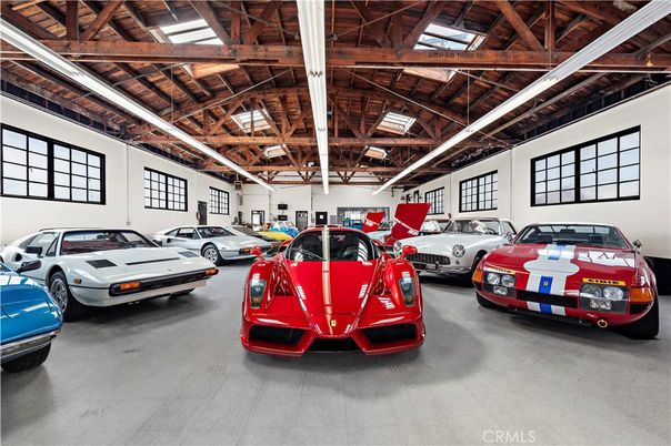 Garage, Interior, Wooden Beams