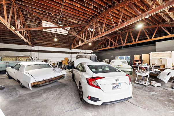 Garage, Interior, Wooden Beams