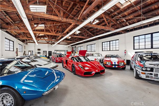 Garage, Interior, Wooden Beams